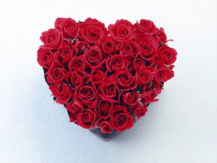 KWIATY - red-roses-heart-bouquet.jpg